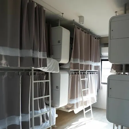 Bedspread Hostel - Adults Only
